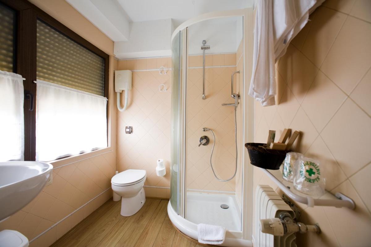 Hostal Rural Salazar - Housity
