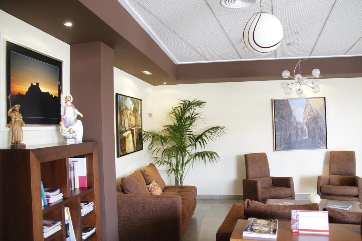 Hotel Fuente El Cura - Housity