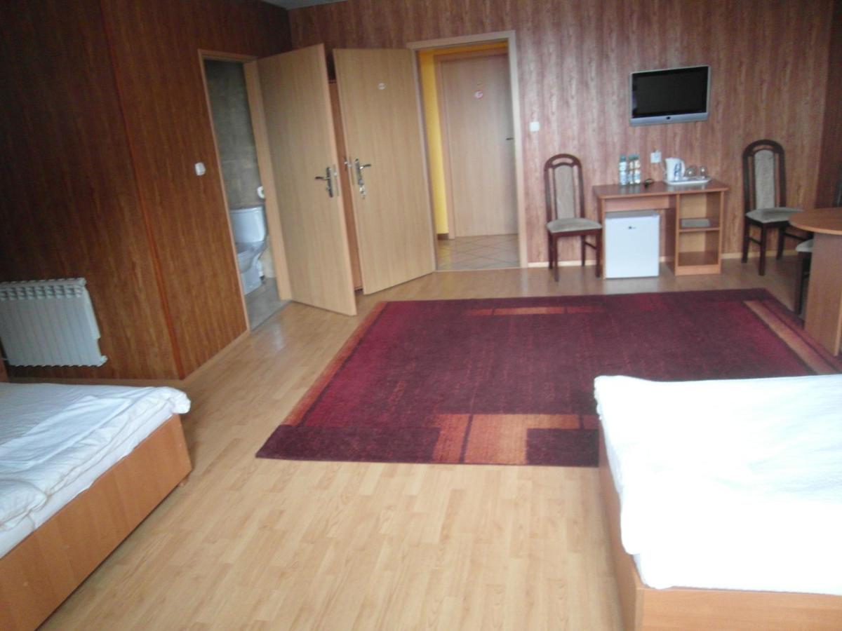 Pomorska Zajazd Restauracja - Housity