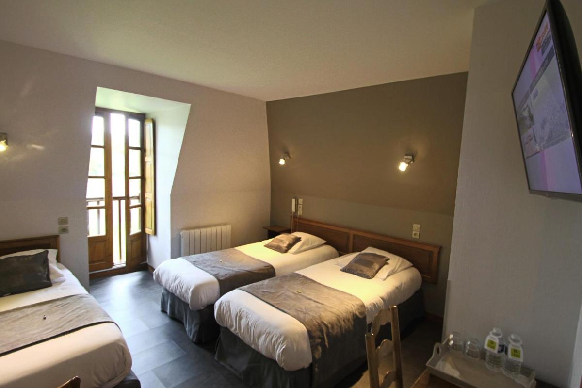 Un ou plusieurs lits dans un hébergement de l'établissement Logis Hotel Archambeau