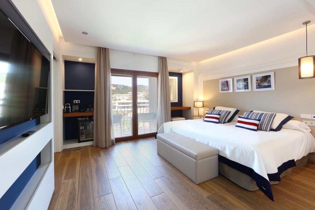 Una televisión o centro de entretenimiento en Hotel Son Caliu Spa Oasis