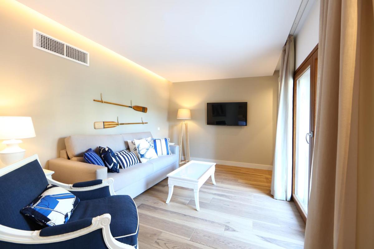 Una televisión o centro de entretenimiento en Hotel Son Caliu Spa Oasis