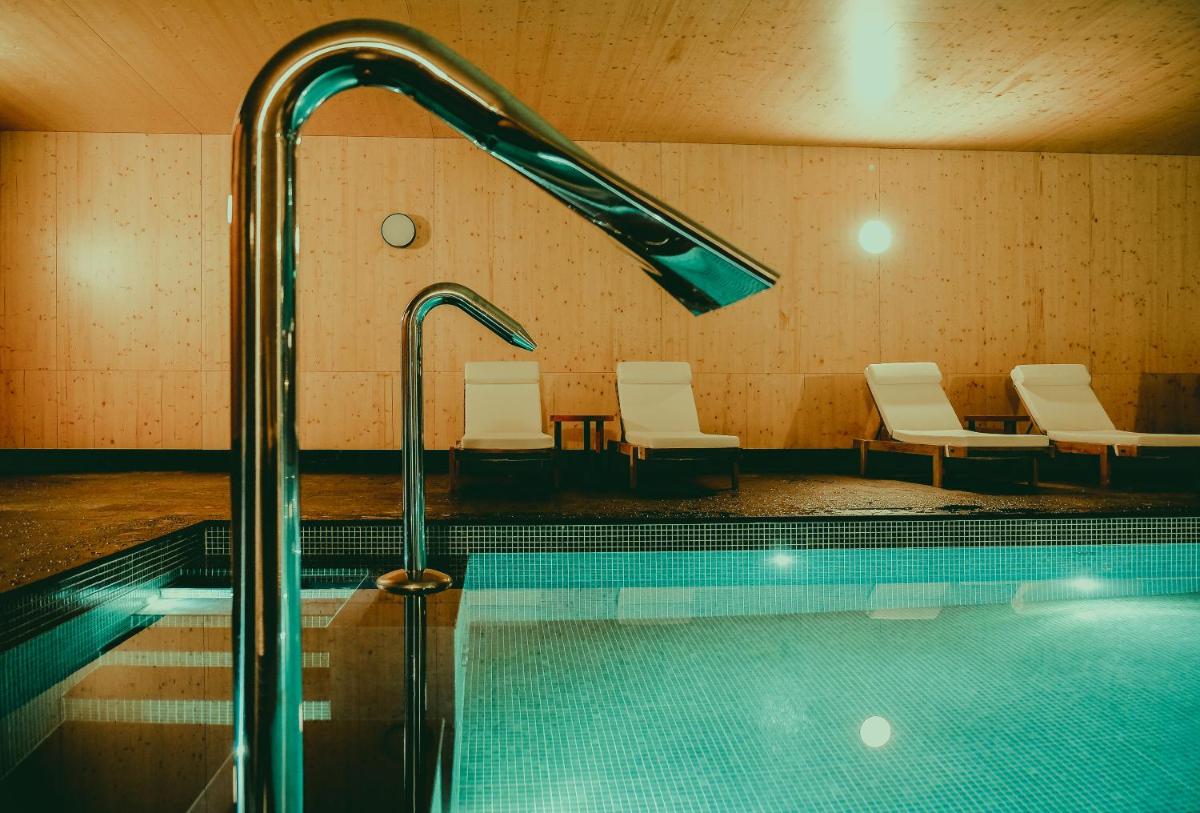 A piscina em ou perto de FeelViana Sport Hotel