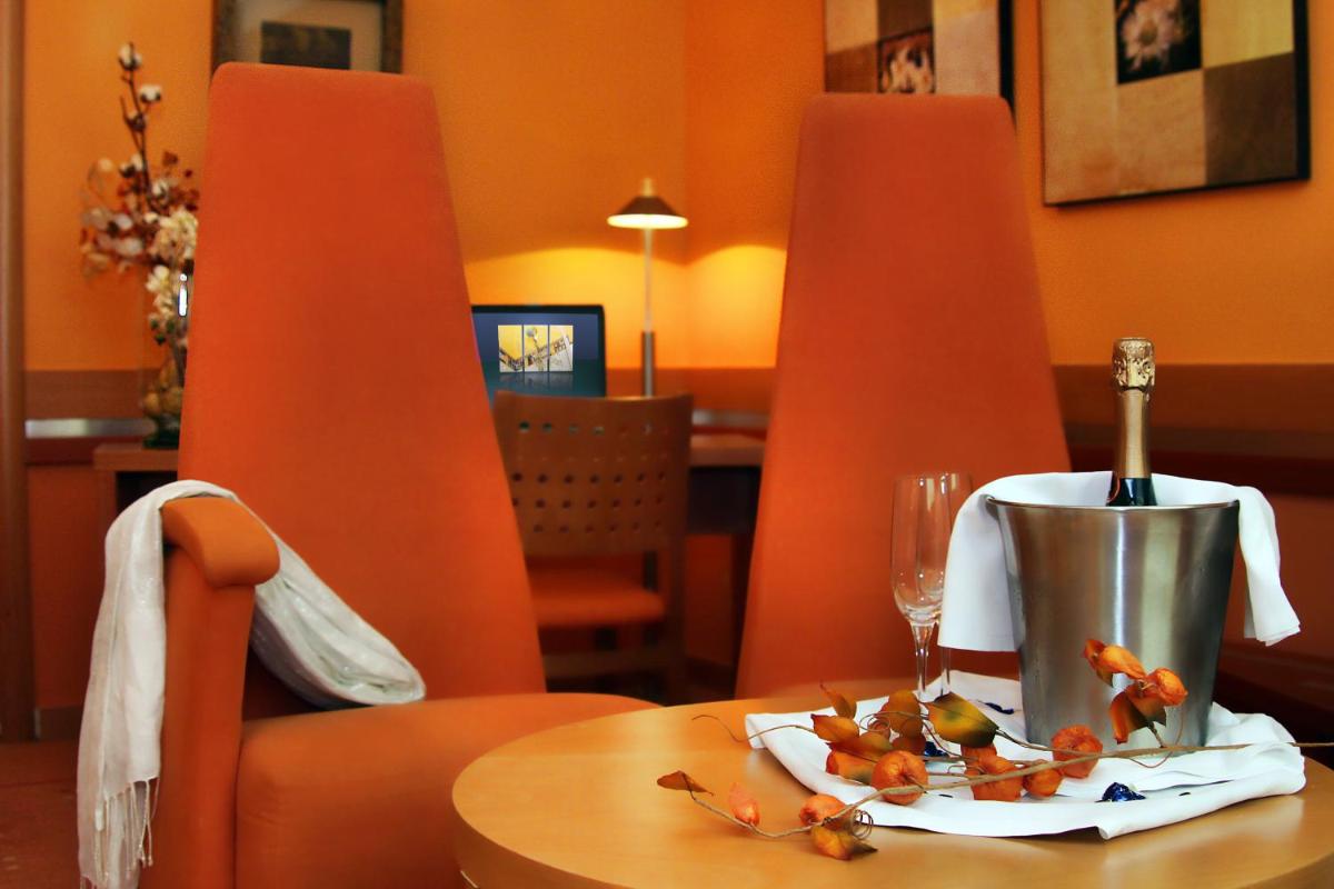 Zona de estar de Hotel Torresport