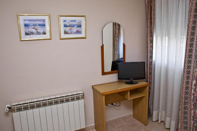 Hotel La Piqueta - Housity