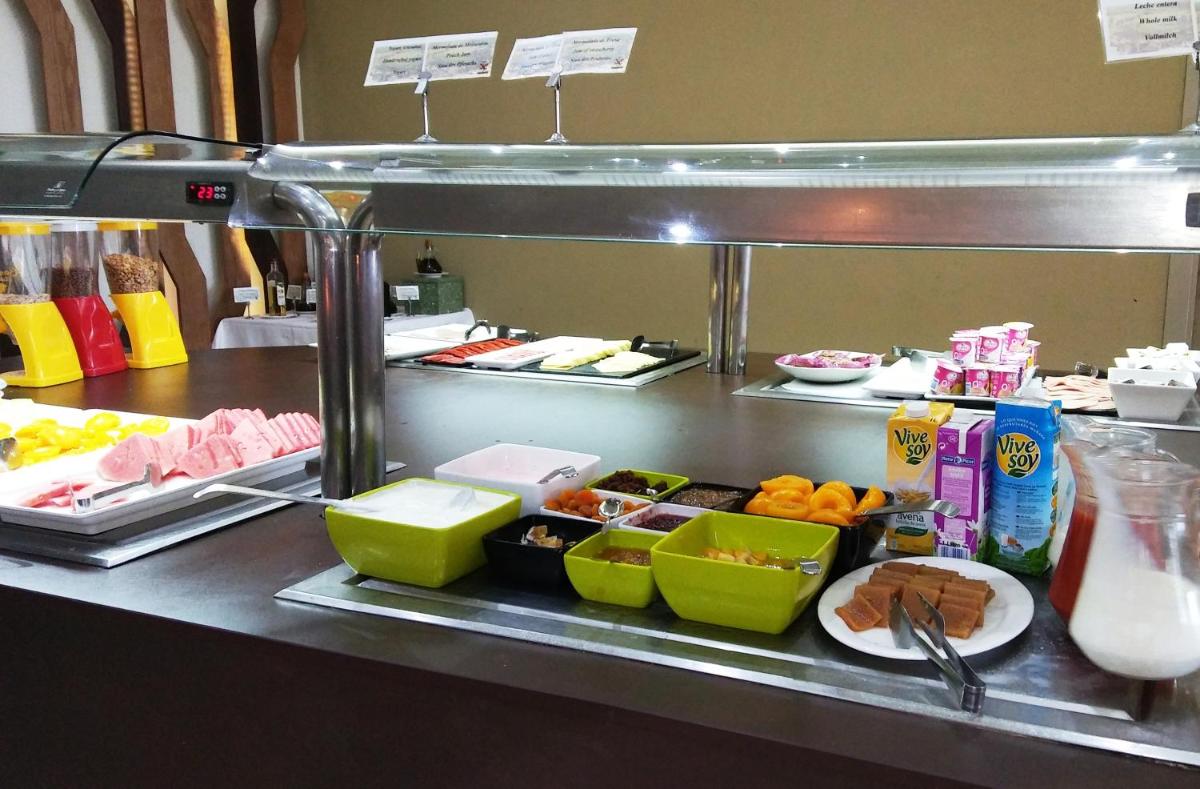 Comida en o cerca de este hotel