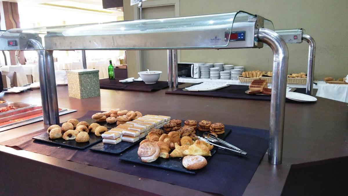 Comida en o cerca de este hotel