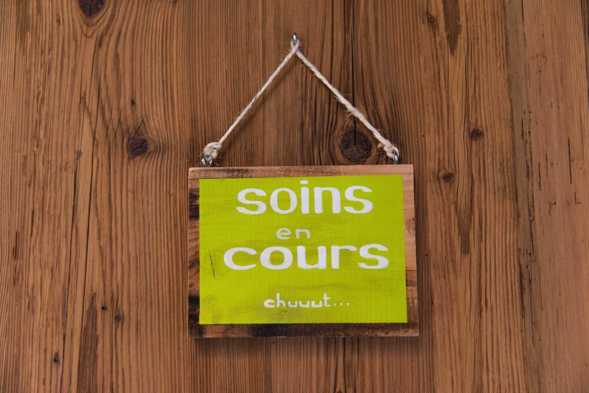 Certificat, récompense, panneau ou autre document affiché dans l'établissement La Maison Rouge