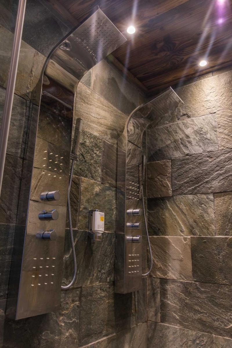 Salle de bains dans l'établissement La Maison Rouge