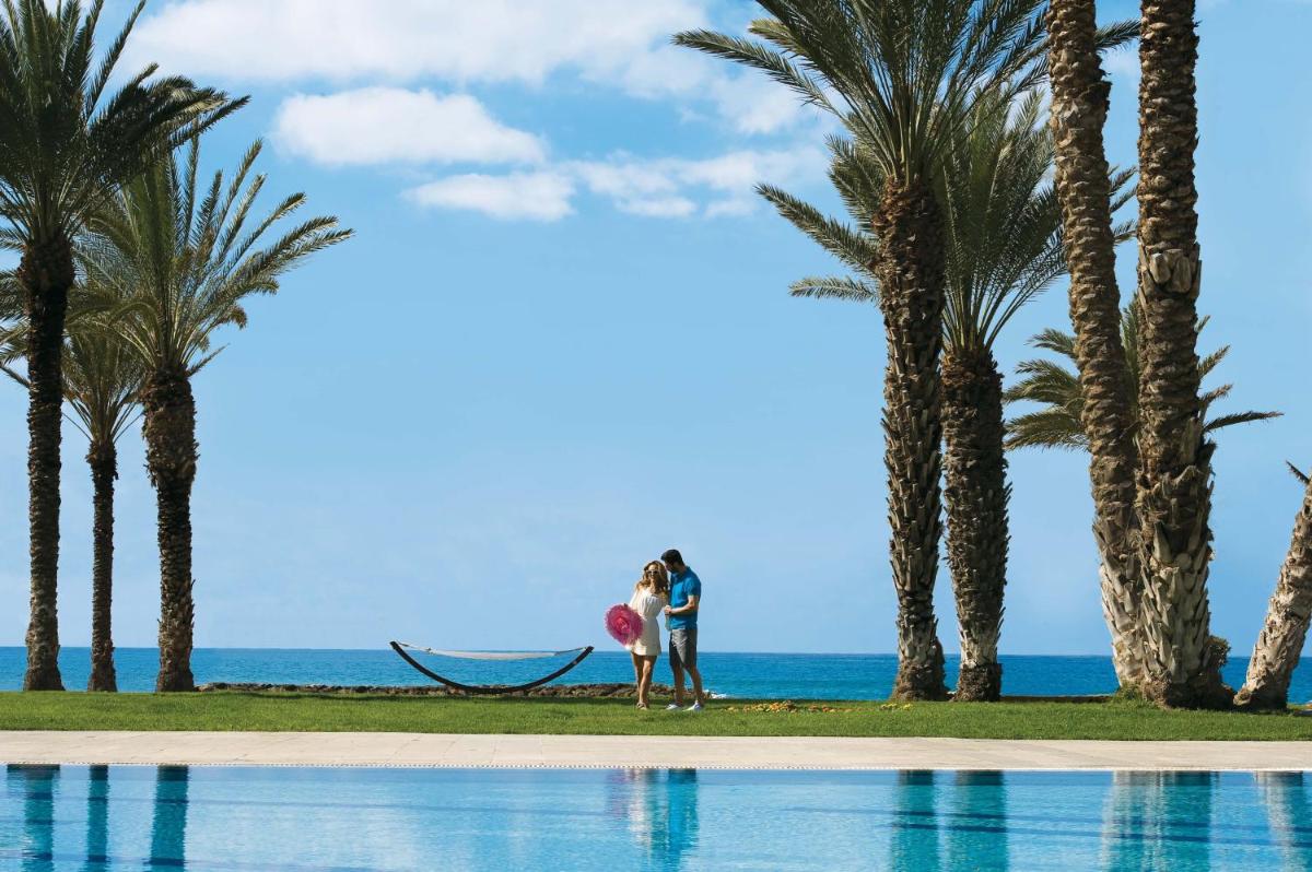 Constantinou Bros Pioneer Beach - Housity