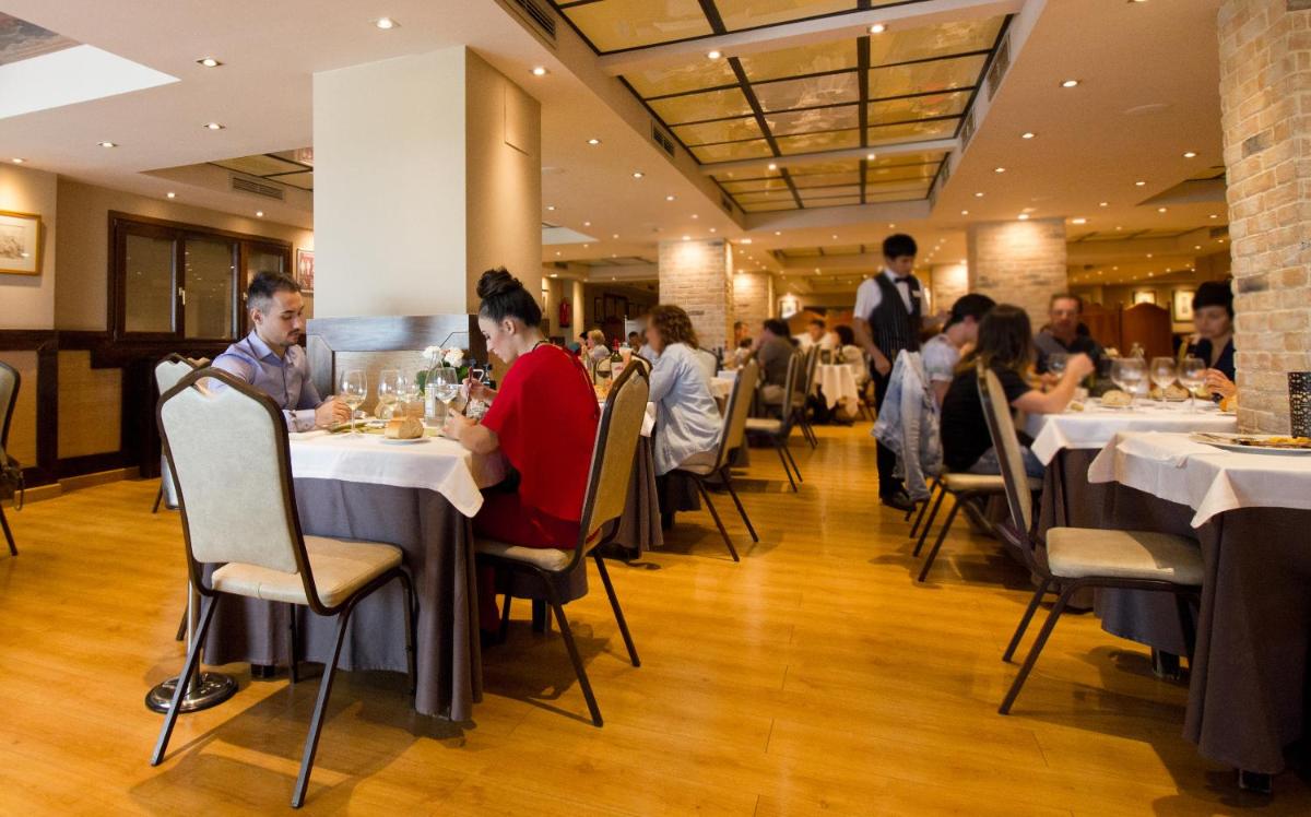 Clientes alojados en Hotel Spa Balfagon