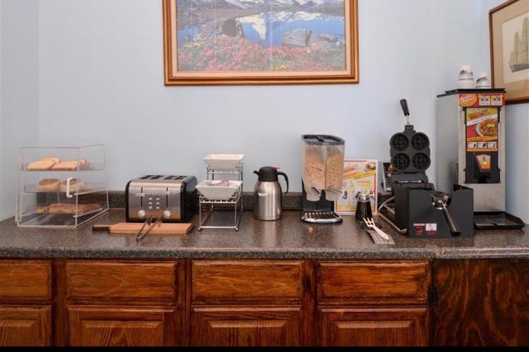 Americas Best Value Inn - Carson City - Housity