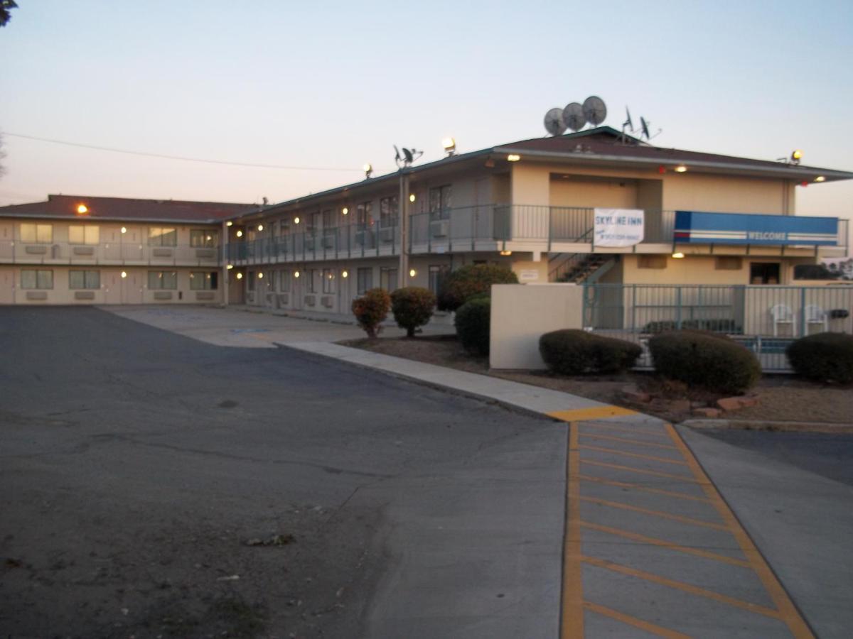 Skyline Inn - Housity