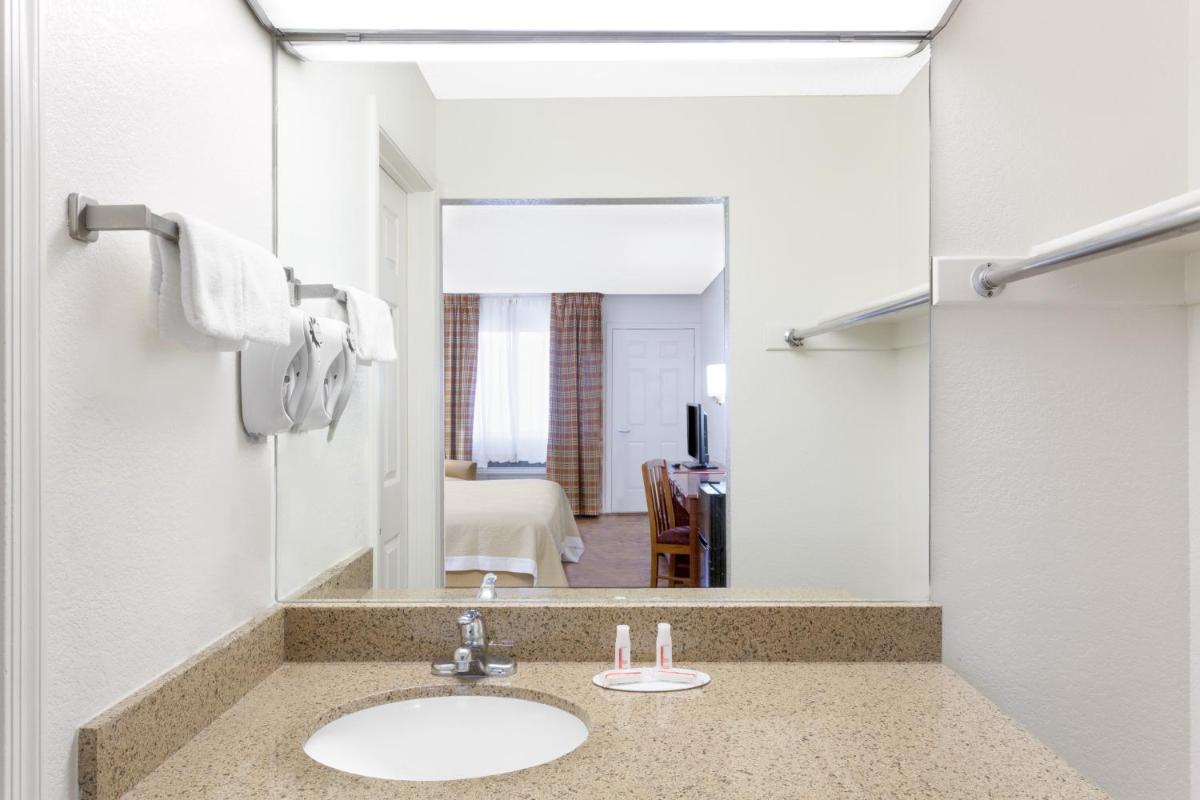 Days Inn by Wyndham Kingman West - Housity