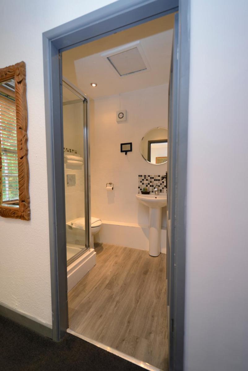 The White Lion Inn - Housity