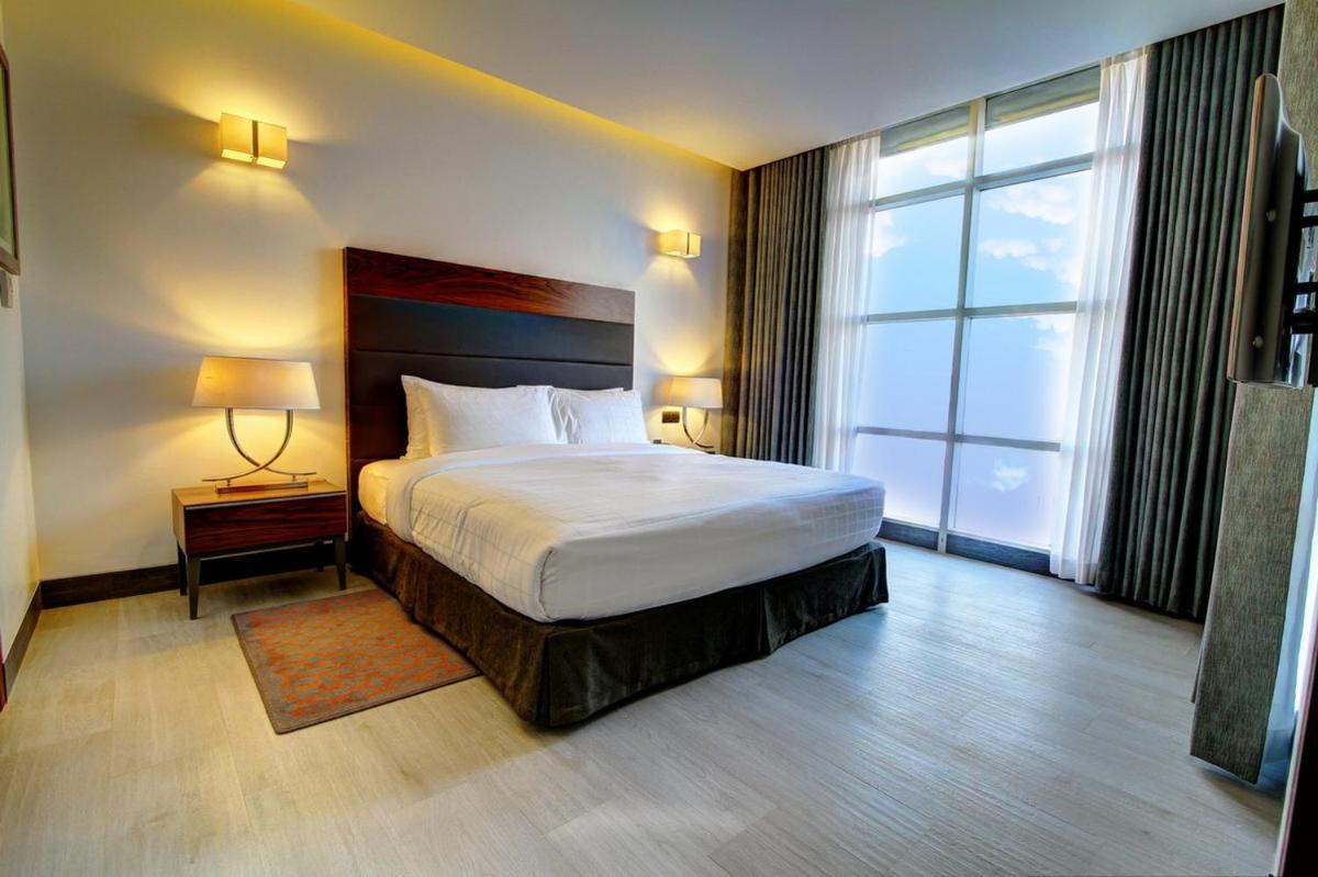 Space Hotel and Apartments - Housity