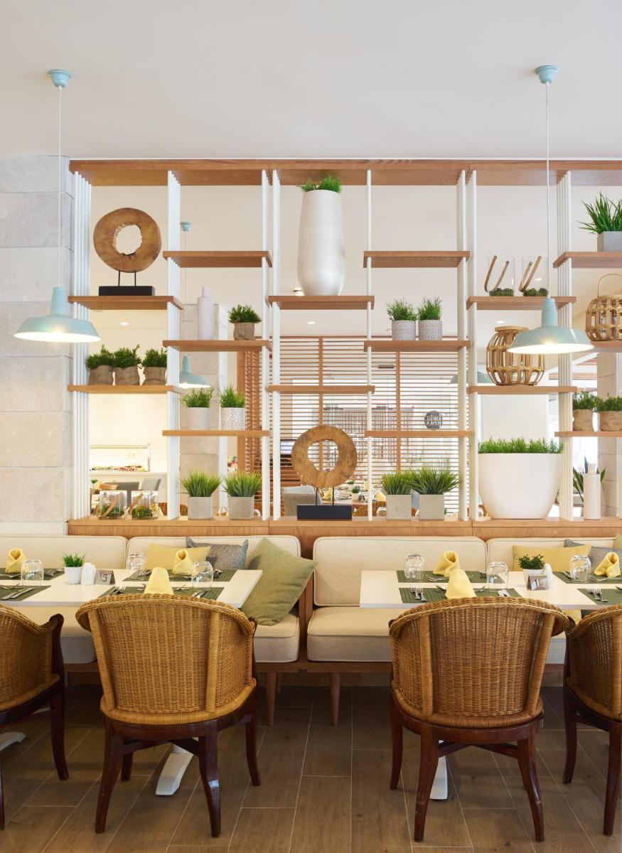 Un restaurante o sitio para comer en Club del Sol Aparthotel