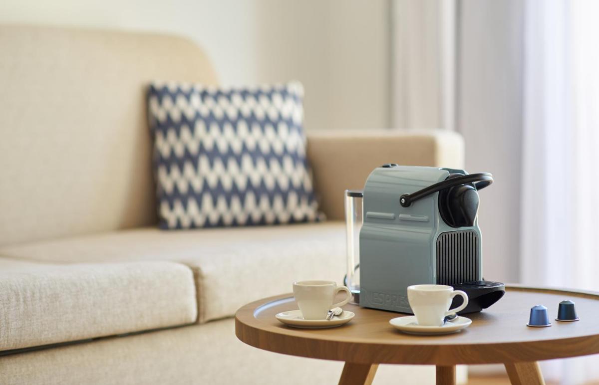 Utensilios para hacer té y café en Club del Sol Aparthotel