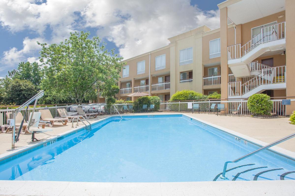 Days Inn by Wyndham Greenville - Housity