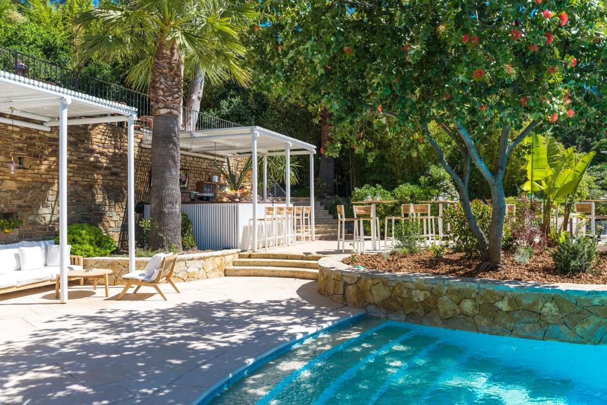 Piscine de l'établissement Hôtel Le Bailli De Suffren ou située à proximité
