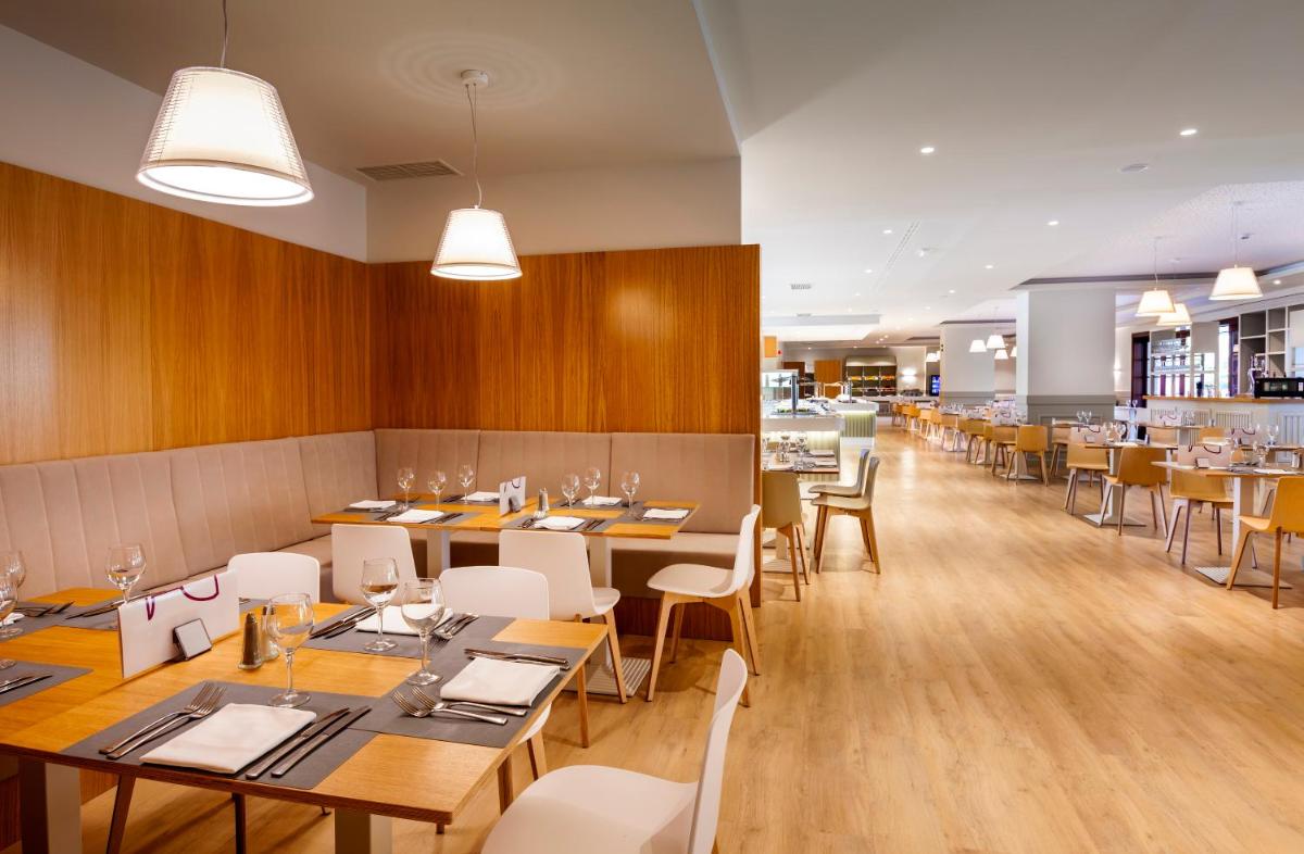 Un restaurante o sitio para comer en Barceló Marbella