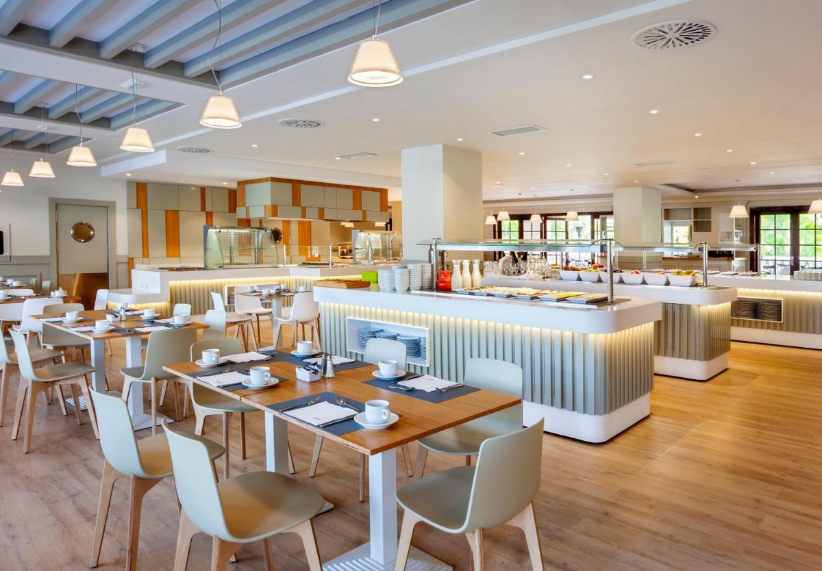 Un restaurante o sitio para comer en Barceló Marbella