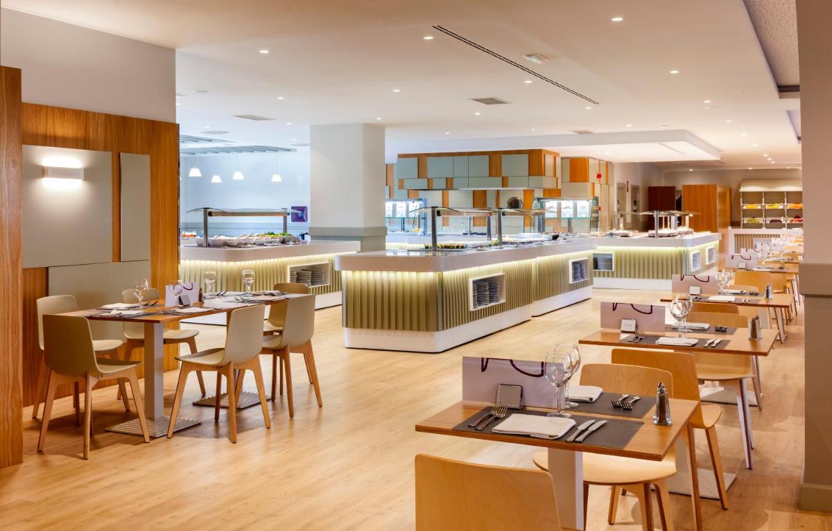 Un restaurante o sitio para comer en Barceló Marbella