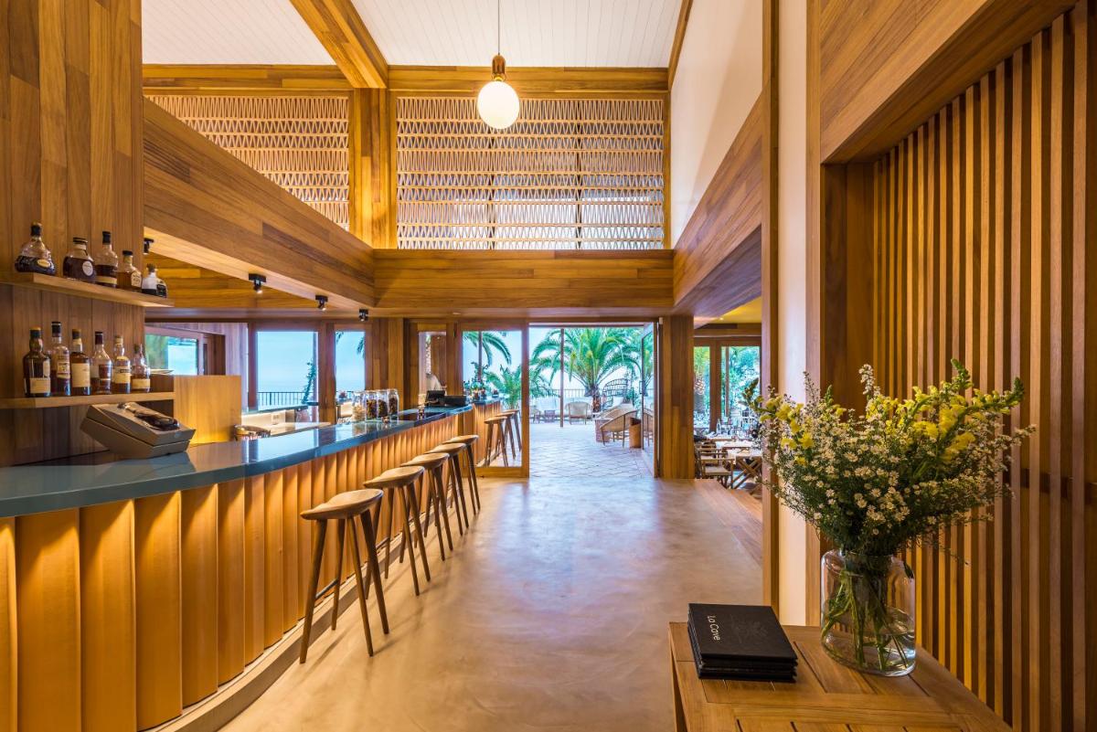 Restaurant ou autre lieu de restauration dans l'établissement Hôtel Le Bailli De Suffren
