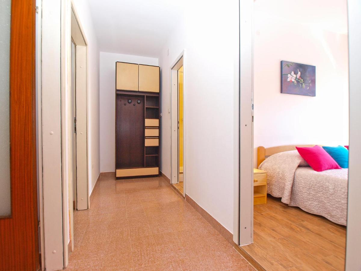 Apartment Snezana 1200 - Housity