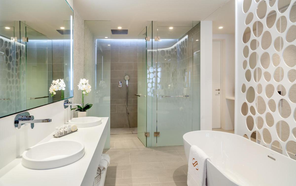 Un baño de Royal Hideaway Corales Beach - Adults Only