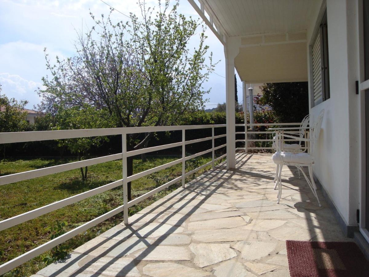 Three Bedroom Country House - Housity