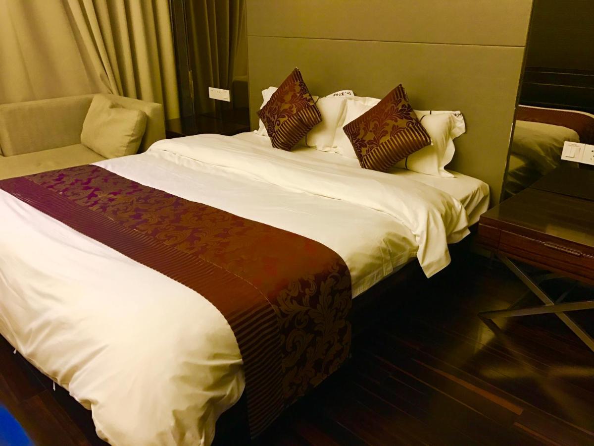 Checkinn International Apartment (GuangZhou PaZhou Poly World Trade Branch) - Housity