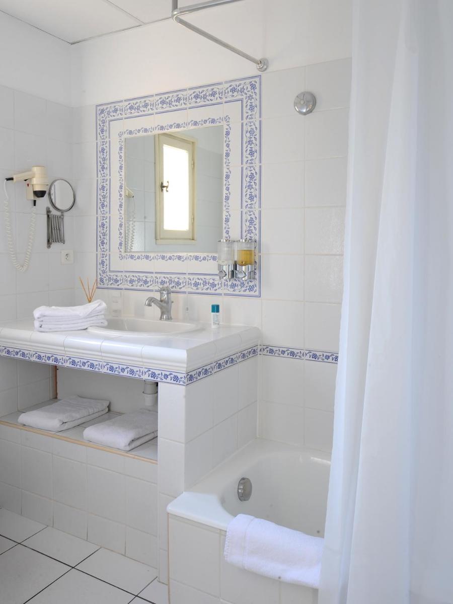 Salle de bains dans l'établissement Hotel Spa Le Calendal