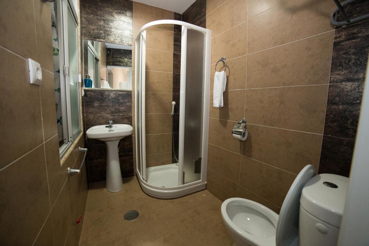 Hospedaje Lisboa Algeciras P Ca 0214 y A Ca 0232 - Housity
