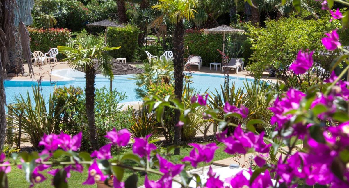 Piscine de l'établissement Le Cottage - Hotel & Spa ou située à proximité