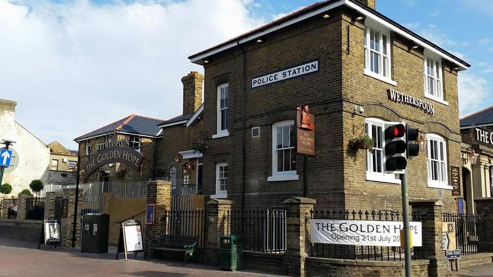 The Golden Hope Wetherspoon - Housity