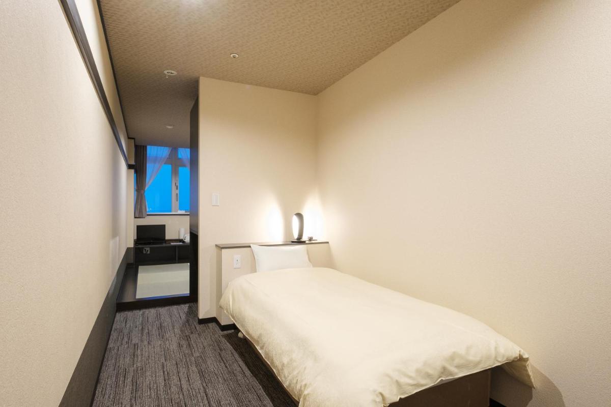 The Premium Hotel In Rinku - Housity