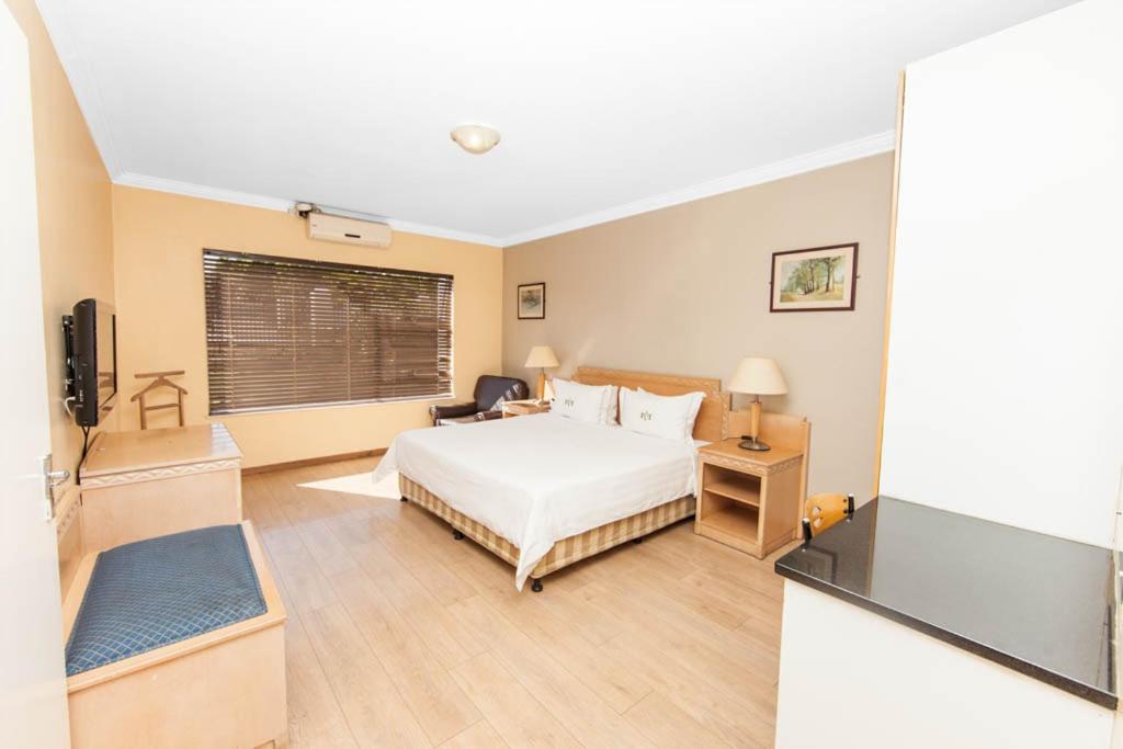 Vetho 1 Apartments OR Tambo Airport - Housity