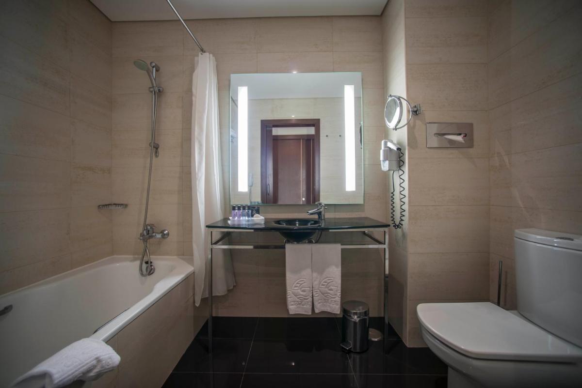 Uma casa de banho em Vila Gale Santa Cruz