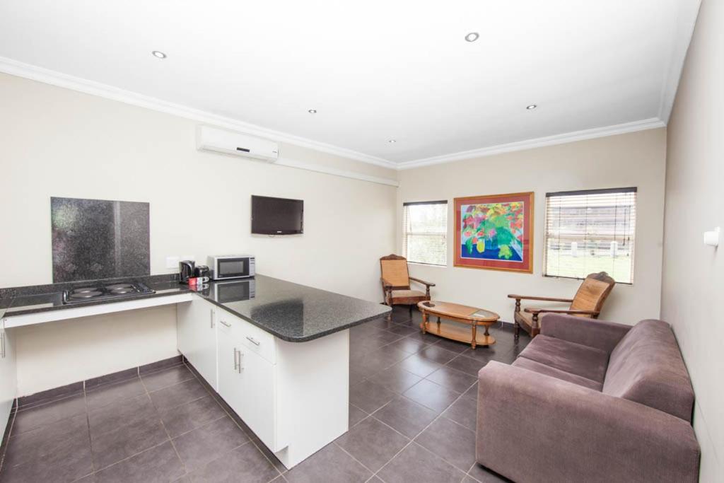 Vetho 2 Apartments OR Tambo Airport - Housity