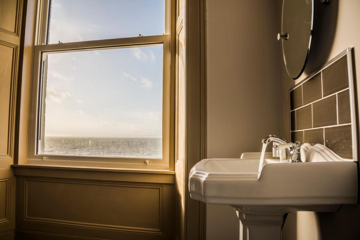 Mount Stewart Hotel - Housity
