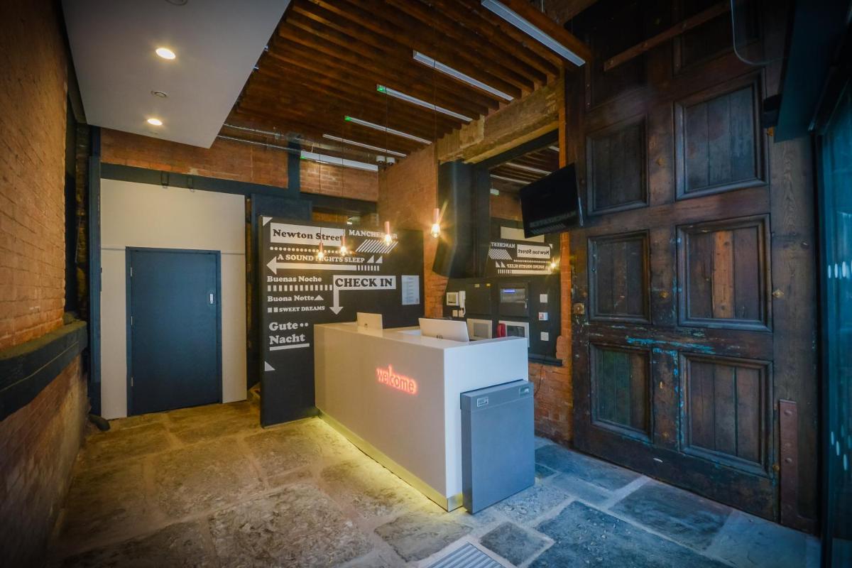 easyHotel Manchester - Housity