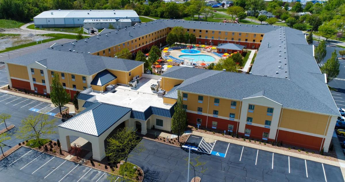 Cedar Point's Express Hotel - Housity