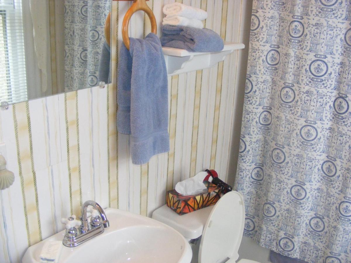 Rothesay House Heritage Inn B&B - Housity