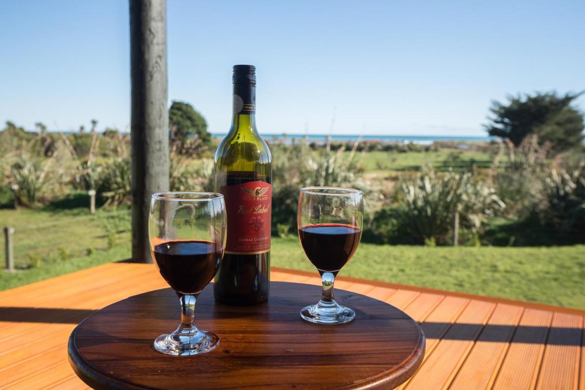 Kiwi Cabin and Homestay at Koru with hot tub - Housity