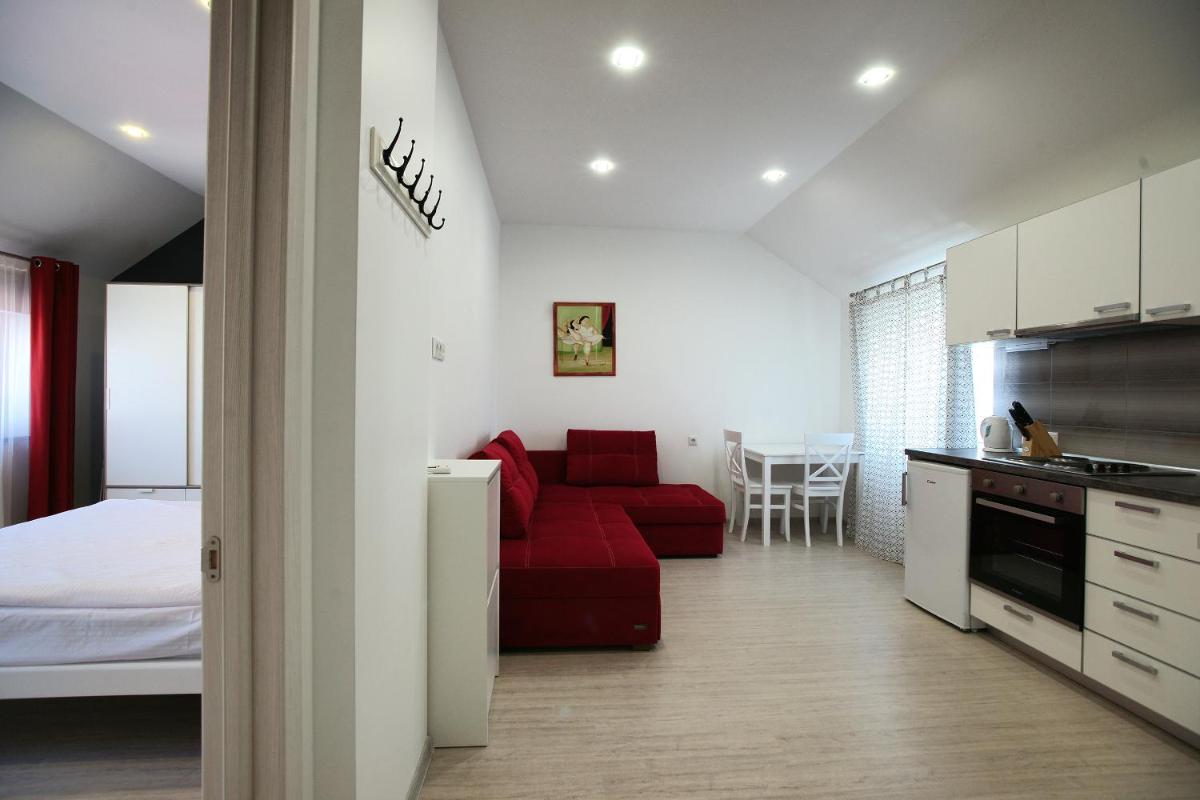 Apartment Zolotoy Bereg 5 - Housity