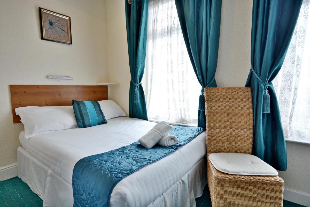 Barrons Hotel - Housity