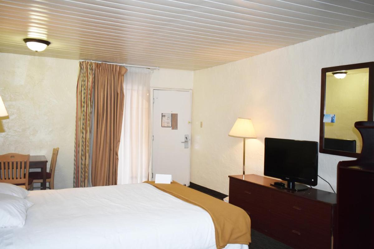 Knights Inn Page - Housity