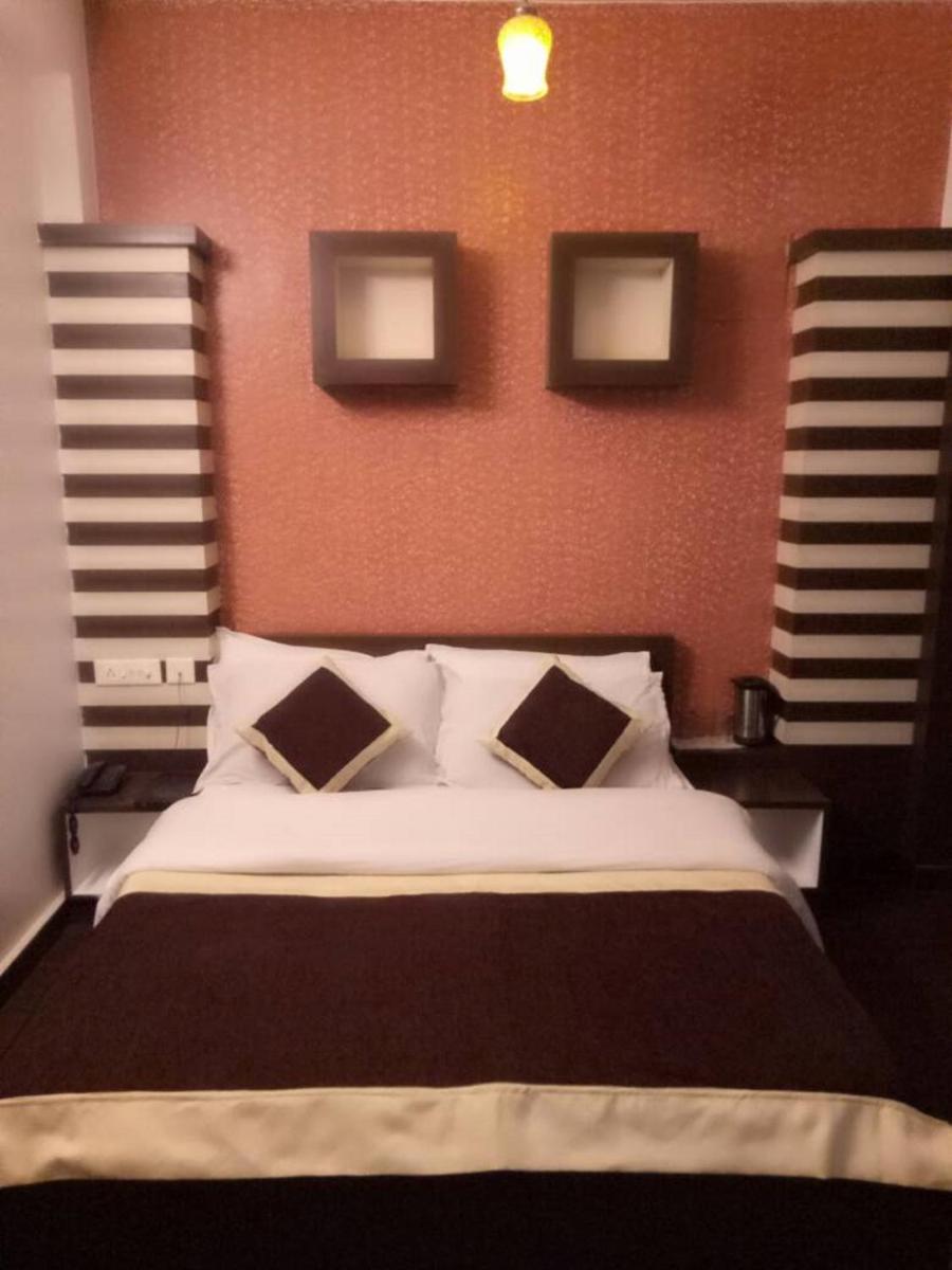 Hotel Holiday Home - Housity