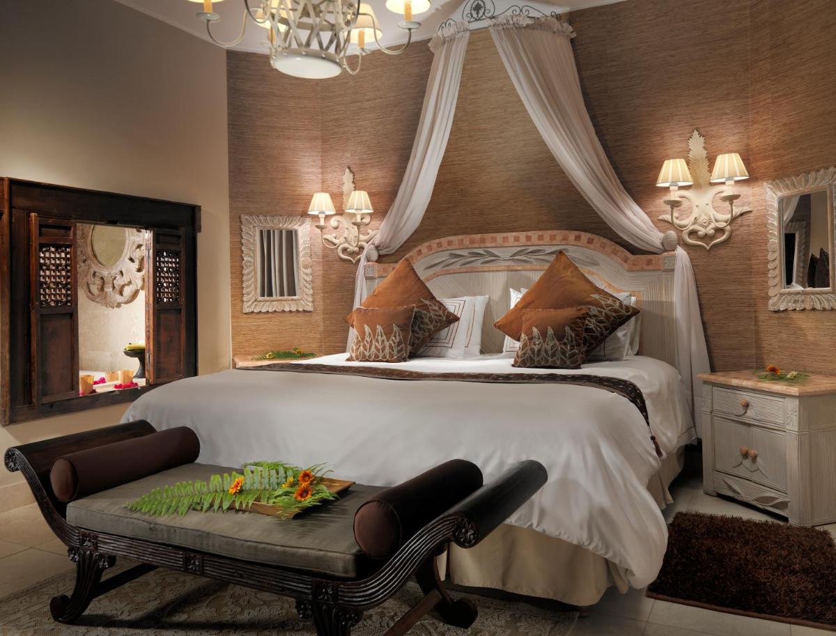 Cama o camas de una habitación en Royal Garden Villas, Luxury Hotel